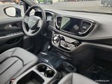 New 2025 Chrysler Pacifica Select image 4