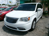 Used 2016 Chrysler Town & Country Touring image 3
