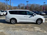 Used 2023 Chrysler Pacifica Touring-L image 4