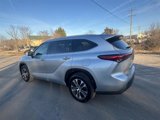 Used 2022 Toyota Highlander XLE image 4