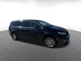Used 2024 Chrysler Pacifica Touring-L image 2