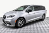 Used 2024 Chrysler Pacifica Touring-L image 4