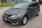 Used 2018 Chrysler Pacifica Touring-L image 2