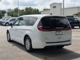 Used 2024 Chrysler Pacifica Touring-L image 5
