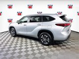 Certified 2023 Toyota Highlander XLE image 6