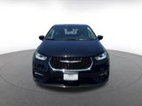 Used 2024 Chrysler Pacifica Touring-L image 4