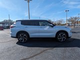 New 2025 Mitsubishi Outlander SE image 4