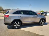 Used 2017 Kia Sorento EX image 2