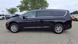 Used 2025 Chrysler Pacifica Select image 5