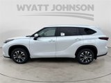 New 2025 Toyota Highlander XLE image 2