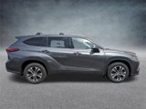 Used 2021 Toyota Highlander XLE image 2