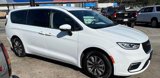 Used 2023 Chrysler Pacifica Touring-L image 2
