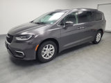 Used 2022 Chrysler Pacifica Touring-L image 2