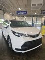 Used 2025 Toyota Sienna LE image 4