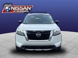New 2025 Nissan Pathfinder Platinum image 2