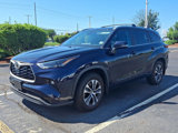 Used 2023 Toyota Highlander XLE image 3