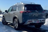 New 2025 Nissan Pathfinder Platinum image 3