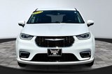 Used 2023 Chrysler Pacifica Touring-L image 3