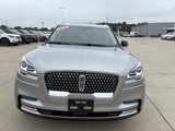 Used 2020 Lincoln Aviator Reserve w/ Equipment Group 202A image 2