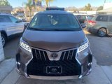 Used 2020 Toyota Sienna XLE image 3