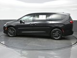 Used 2020 Chrysler Pacifica Touring w/ S Appearance Package image 3