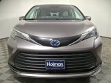 Used 2024 Toyota Sienna LE image 2