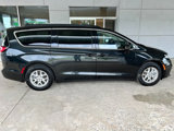 Used 2022 Chrysler Pacifica Touring-L image 5