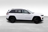 Certified 2024 Jeep Grand Cherokee Altitude image 4