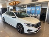 Used 2022 Volkswagen Passat 2.0T SE image 2