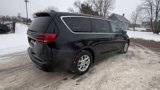 Used 2023 Chrysler Pacifica Touring image 5