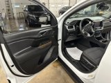 Used 2023 GMC Acadia SLE w/ Driver Convenience Package image 6