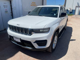 Used 2023 Jeep Grand Cherokee Laredo image 2