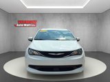 Used 2022 Chrysler Voyager LX image 2