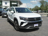 Used 2024 Volkswagen Taos SE w/ Panoramic Sunroof Package image 2