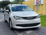 Used 2017 Chrysler Pacifica Touring image 4