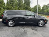 New 2025 Chrysler Pacifica Select image 3