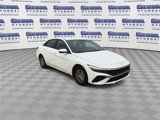 Used 2025 Hyundai Elantra SE image 3