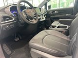 New 2025 Chrysler Pacifica Select image 2