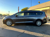 Used 2022 Chrysler Pacifica Touring-L image 5