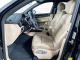 Certified 2025 Porsche Macan image 4