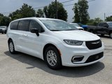 New 2025 Chrysler Pacifica Select image 4