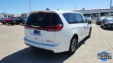 Used 2023 Chrysler Pacifica Touring-L image 3