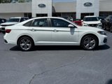 Used 2023 Volkswagen Jetta SE image 3