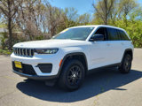 Used 2024 Jeep Grand Cherokee Laredo image 3