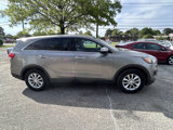 Used 2017 Kia Sorento L image 5