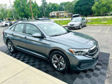 Used 2024 Volkswagen Jetta SE image 2