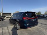 New 2025 Chrysler Pacifica Select image 5