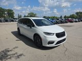 New 2026 Chrysler Pacifica Select image 3