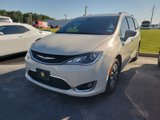 Used 2020 Chrysler Pacifica Touring-L image 3