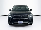 Used 2024 Volkswagen Taos SE w/ Panoramic Sunroof Package image 2